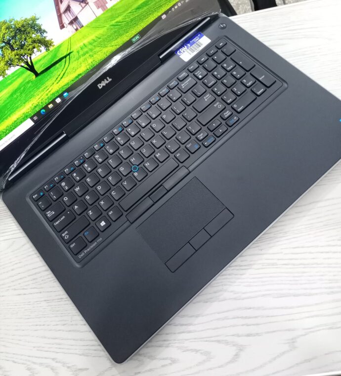 ⁦Dell Precision 7710 Mobile Workstation – Core i7-6920HQ | 16GB RAM | 512GB SSD | NVIDIA 4GB | 17" Display – Original Used⁩ - الصورة ⁦6⁩