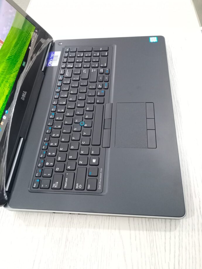 ⁦Dell Precision 7710 Mobile Workstation – Core i7-6920HQ | 16GB RAM | 512GB SSD | NVIDIA 4GB | 17" Display – Original Used⁩ - الصورة ⁦4⁩