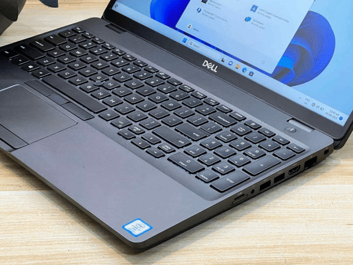 ⁦Click Laptop – Dell Precision 3541 | Core i7-9850H 9th Gen | 16GB RAM | 512GB SSD | NVIDIA Quadro P620 4GB | 15.6″ FHD – Original Used⁩ - الصورة ⁦3⁩